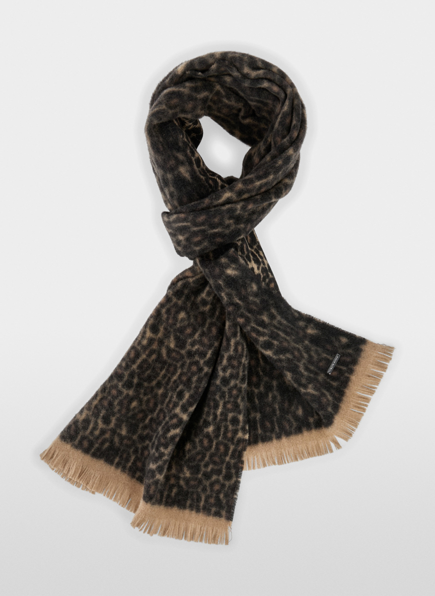 Marc Cain Sports fine knit scarf