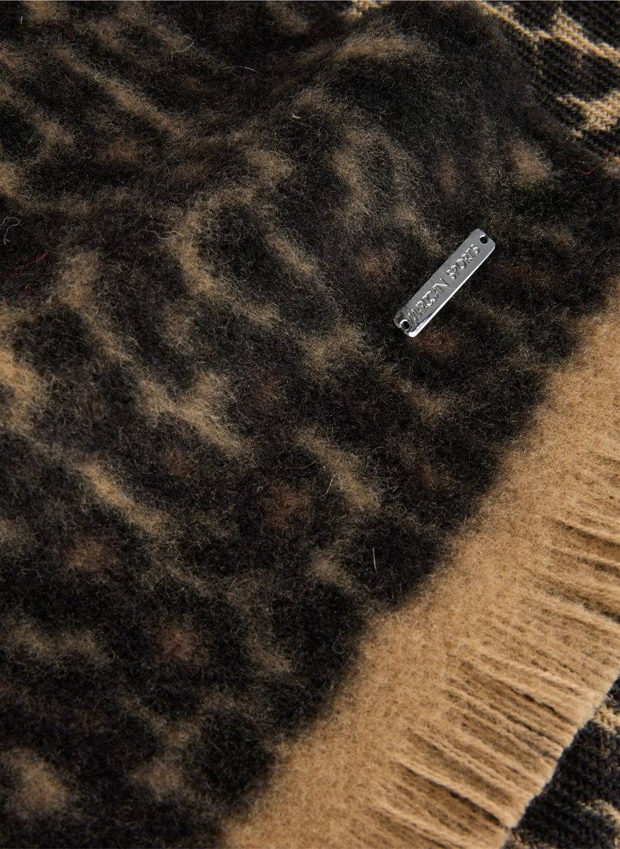Marc Cain Sports fine knit scarf