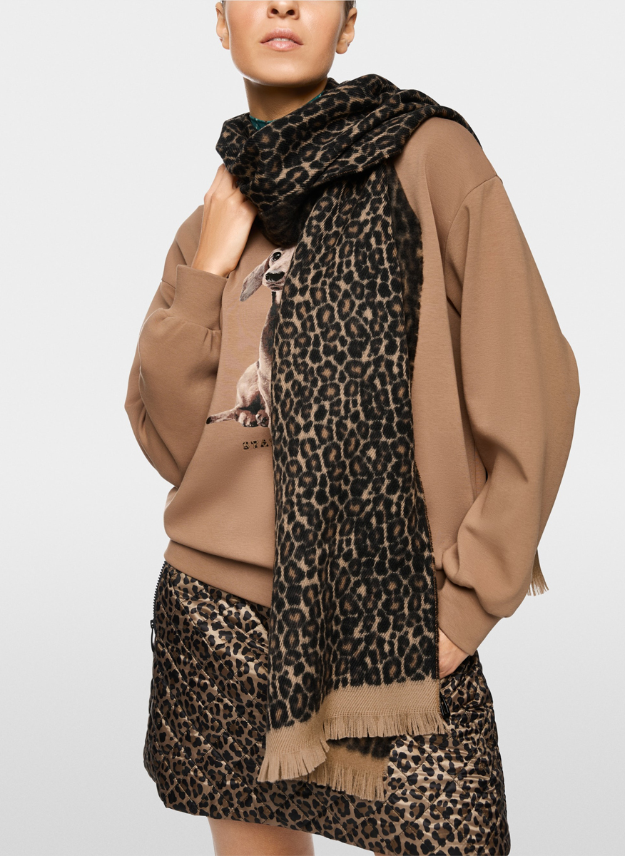 Marc Cain Sports fine knit scarf
