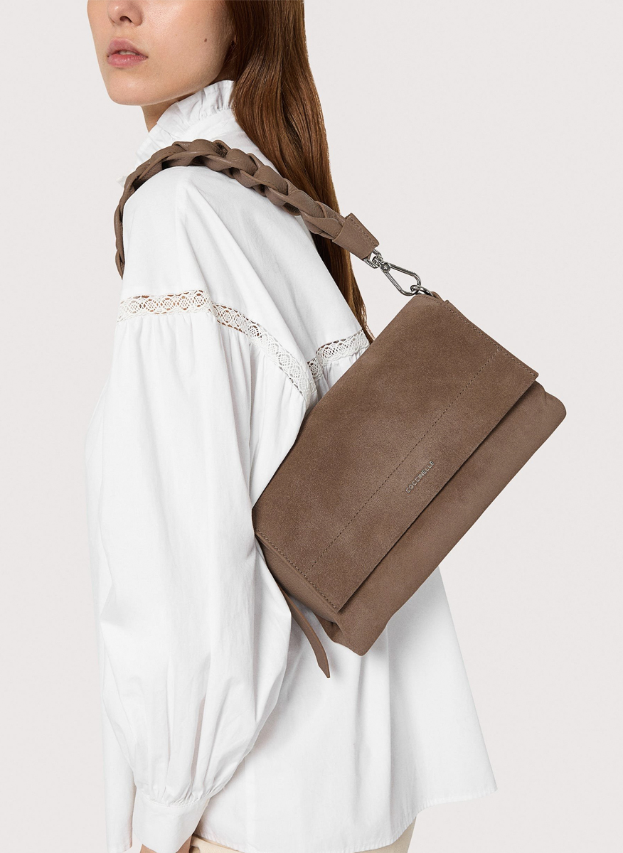 Велурена чанта Coccinelle Boheme Small