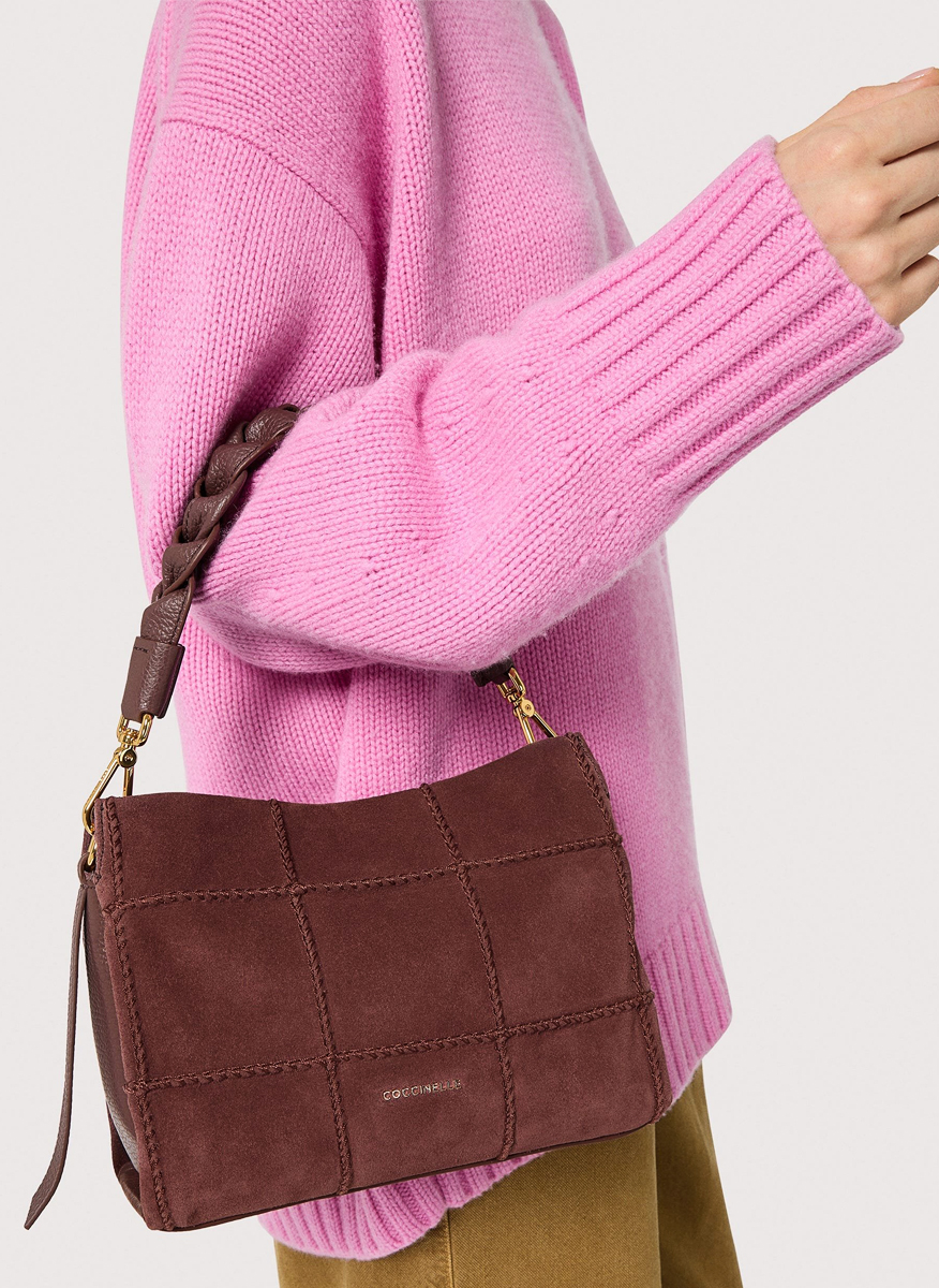 Велурена чанта Coccinelle Boheme Berry Small 