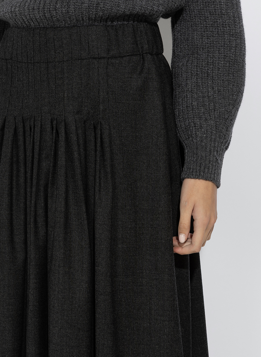 Weekend Max Mara Wkdovest midi skirt featuring a pleated design