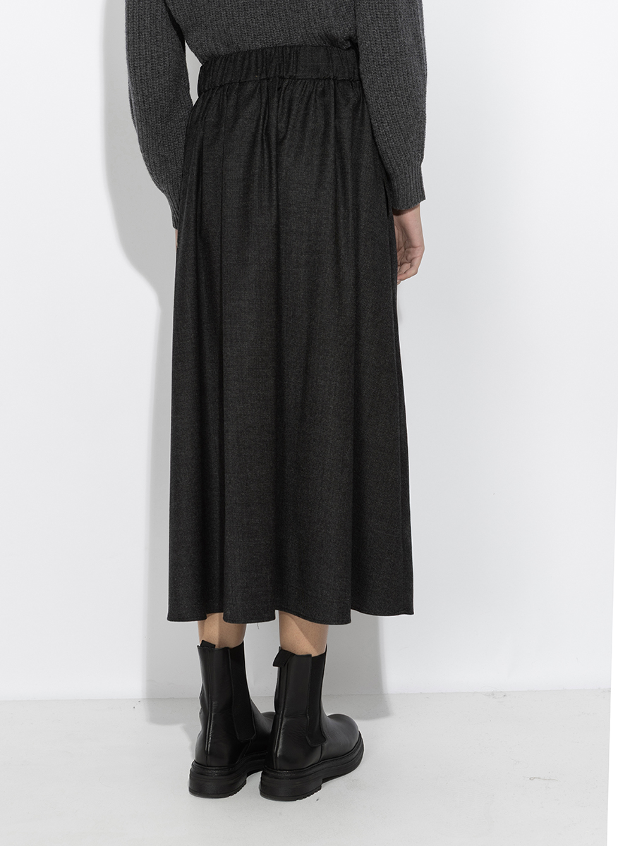 Weekend Max Mara Wkdovest midi skirt featuring a pleated design