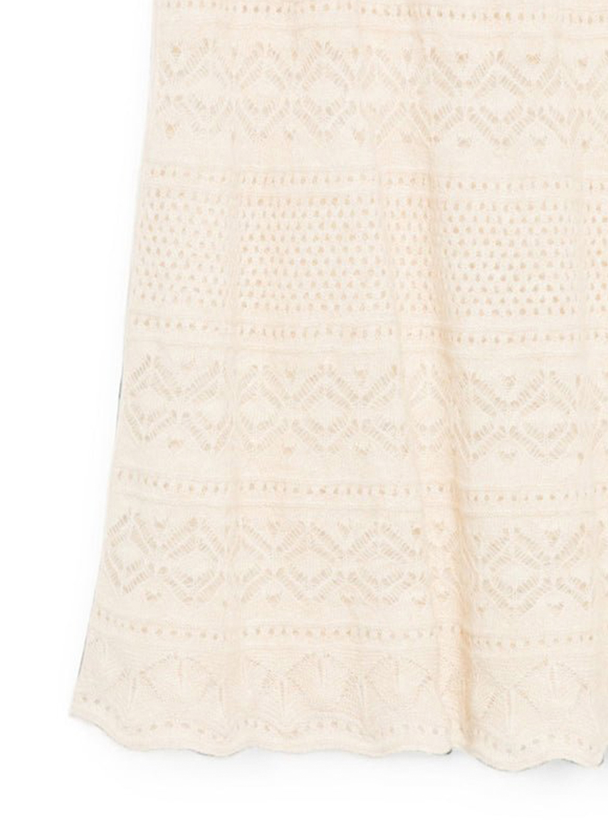 D.Exterior knitted skirt