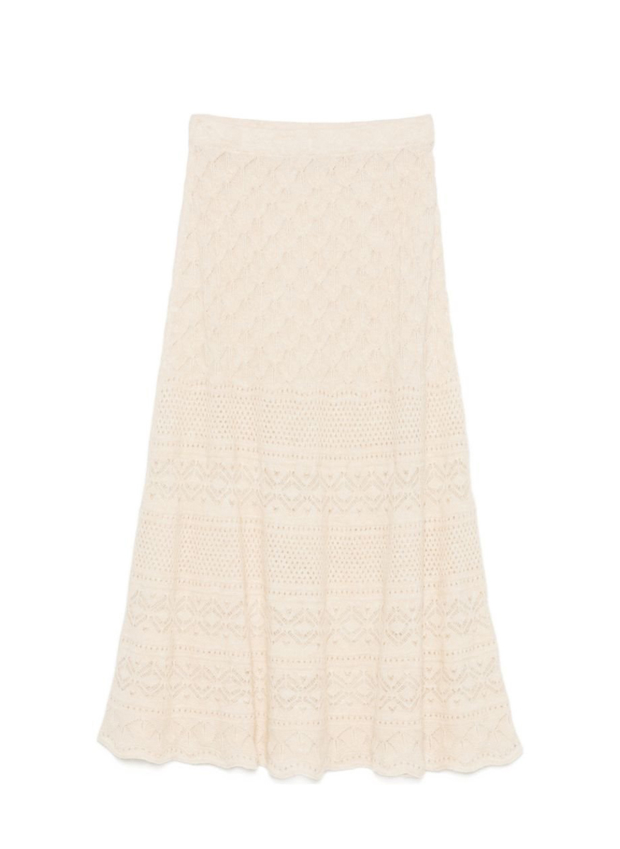 D.Exterior knitted skirt