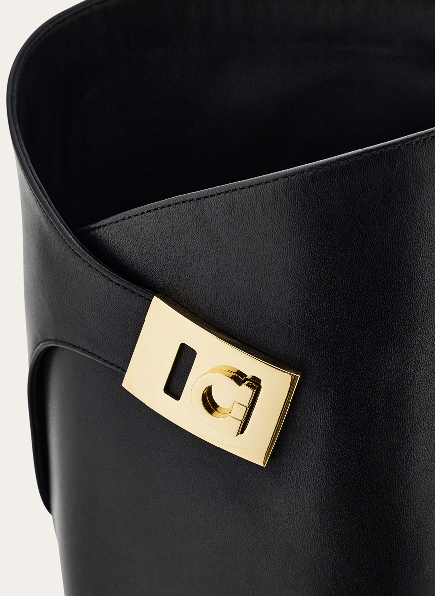 Високи кожени ботуши с 'Hug buckle' Ferragamo