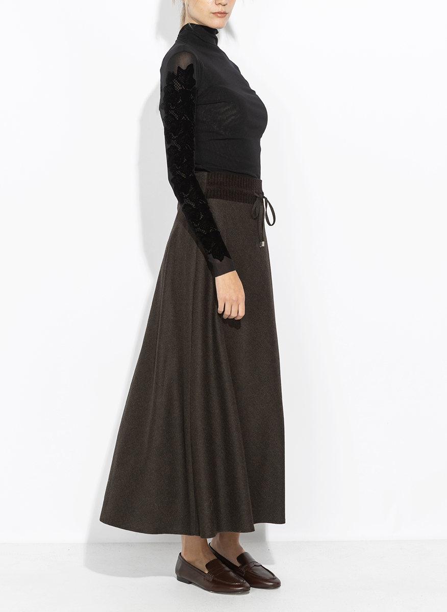 D.Exterior long wool skirt