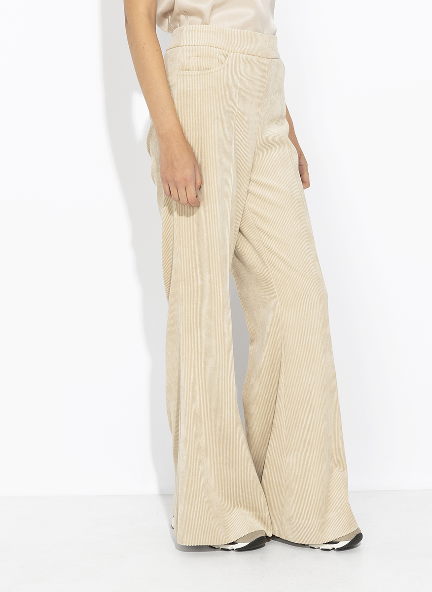 D.Exterior corduroy trousers