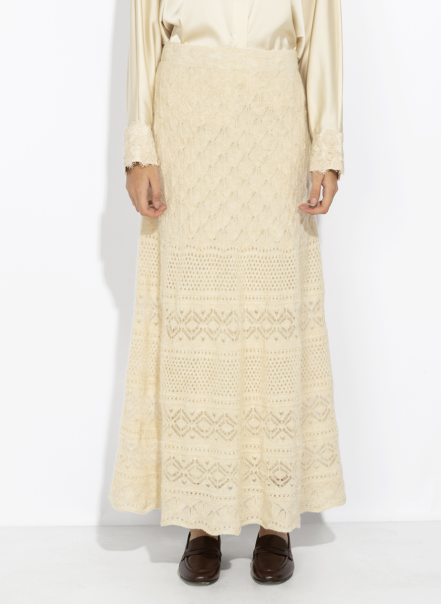 D.Exterior knitted skirt
