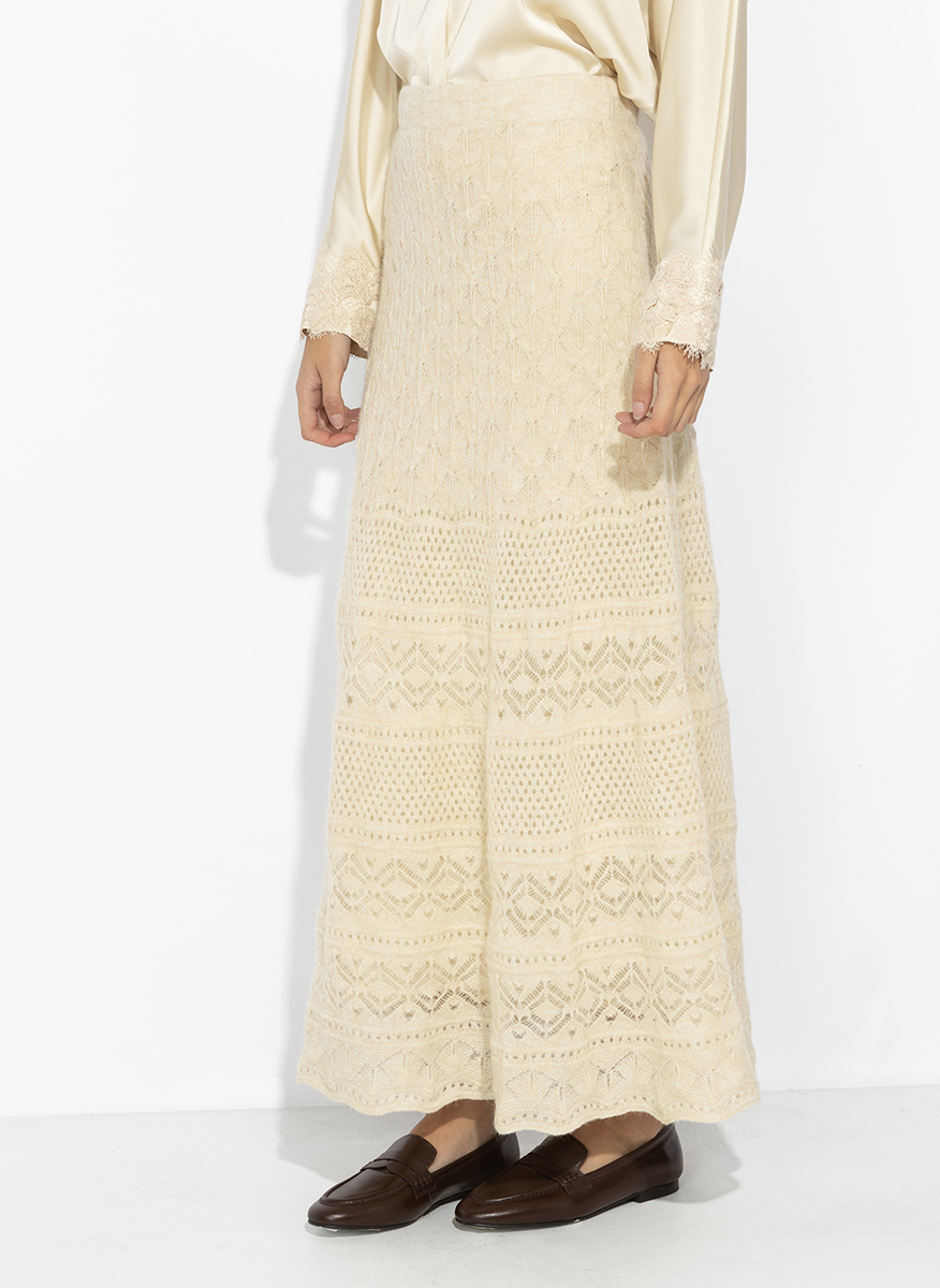 D.Exterior knitted skirt