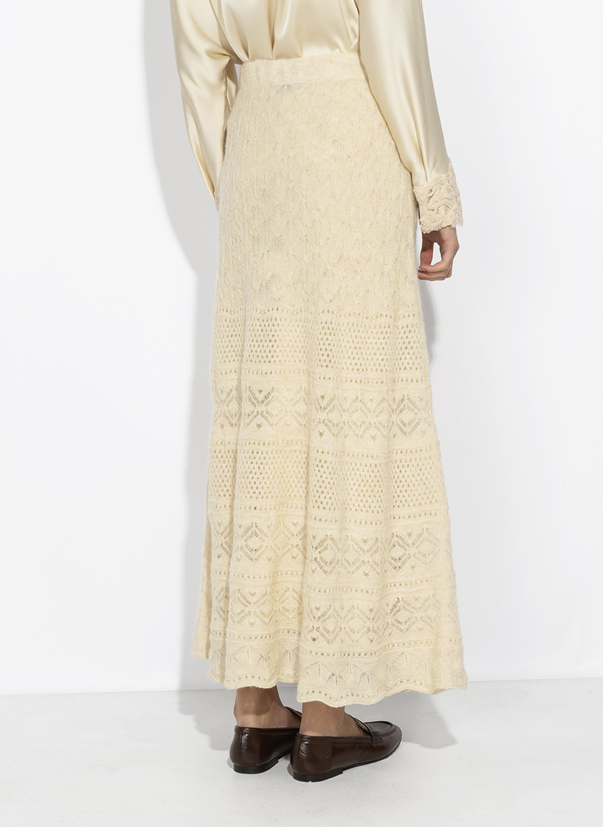 D.Exterior knitted skirt