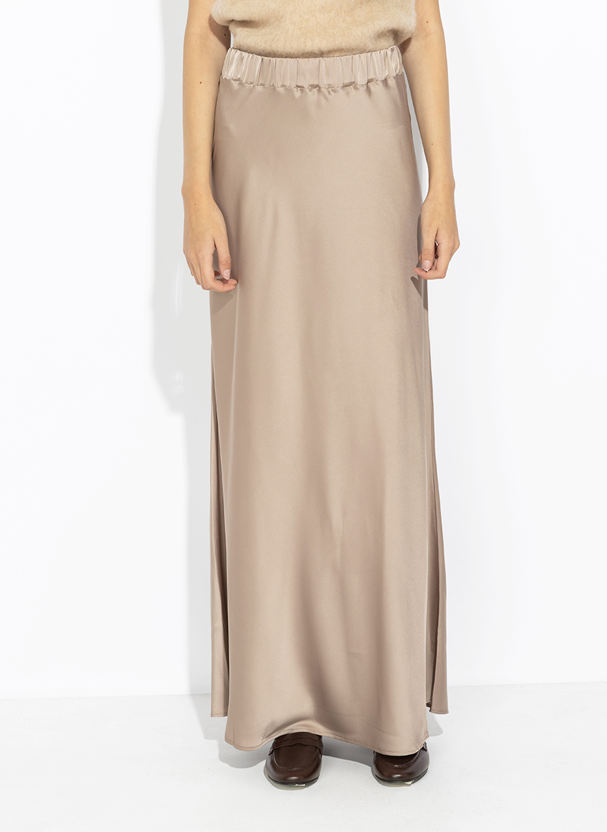 D.Exterior long satin skirt