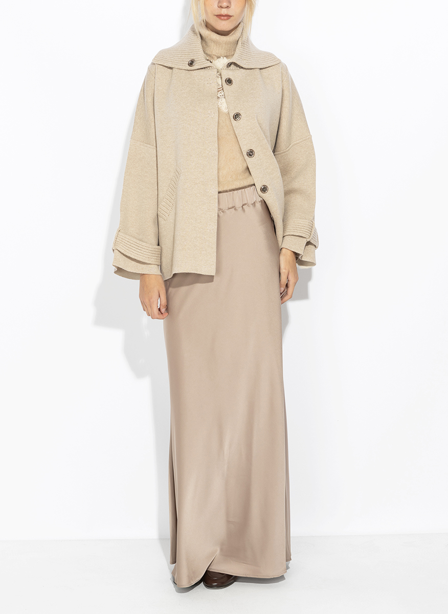 D.Exterior long satin skirt