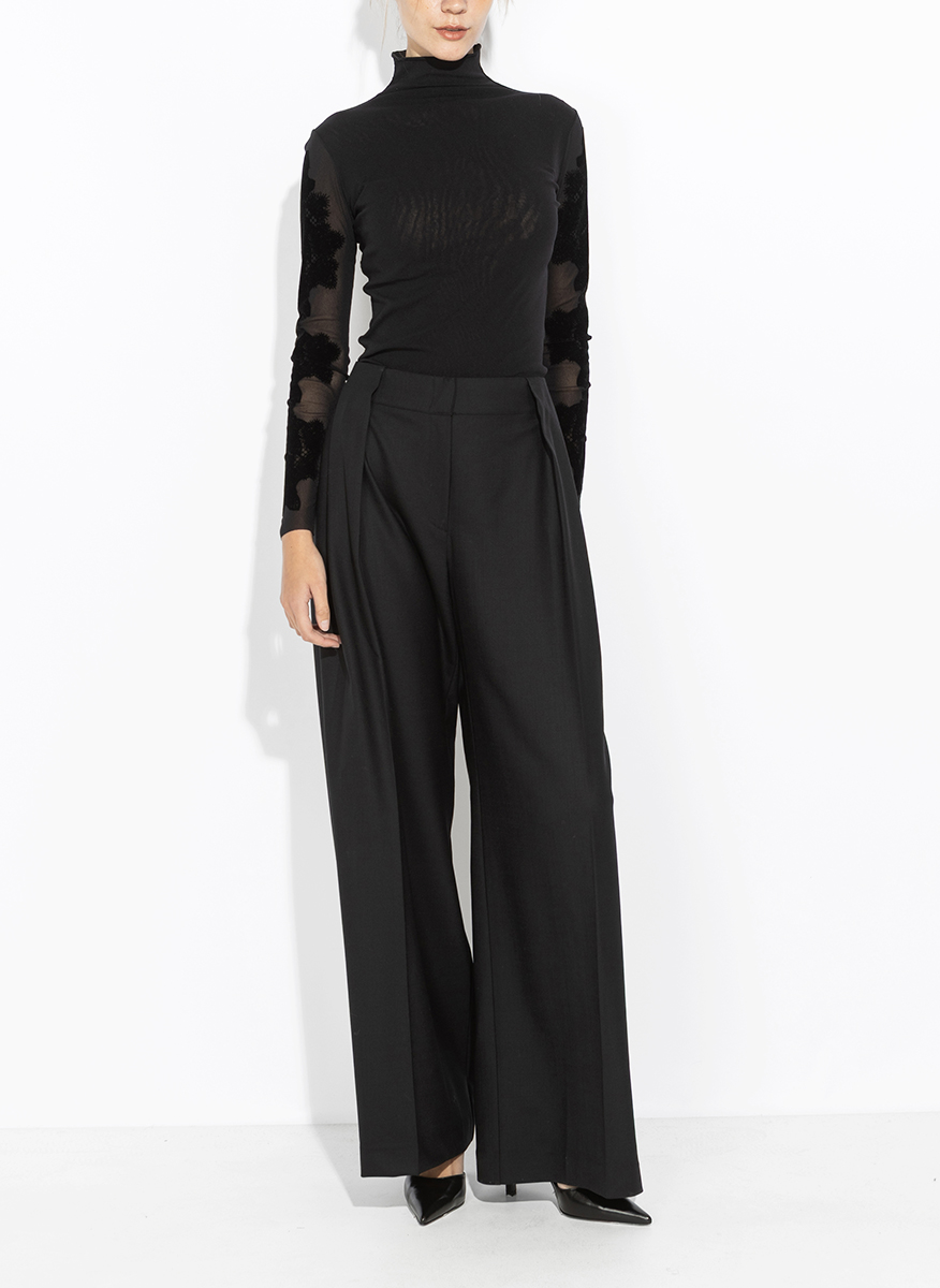 D.Exterior pleated wool pants