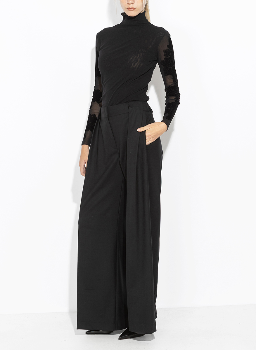 D.Exterior pleated wool pants
