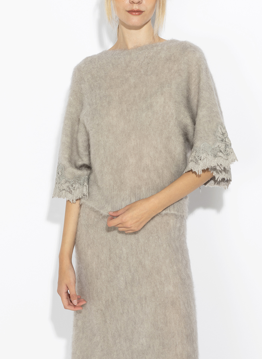 D.Exterior wool and alpaca blend sweater