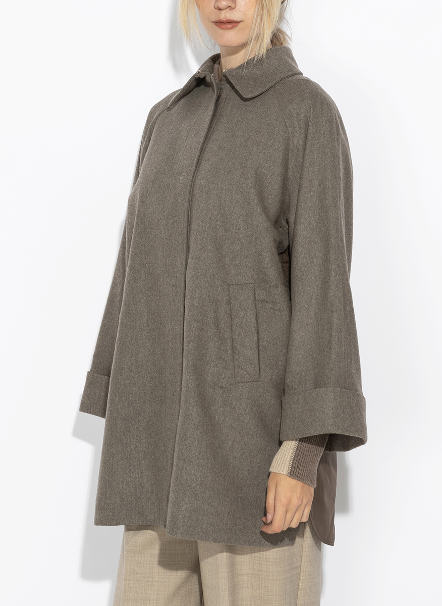 D.Exterior coat featuring a quilted motif