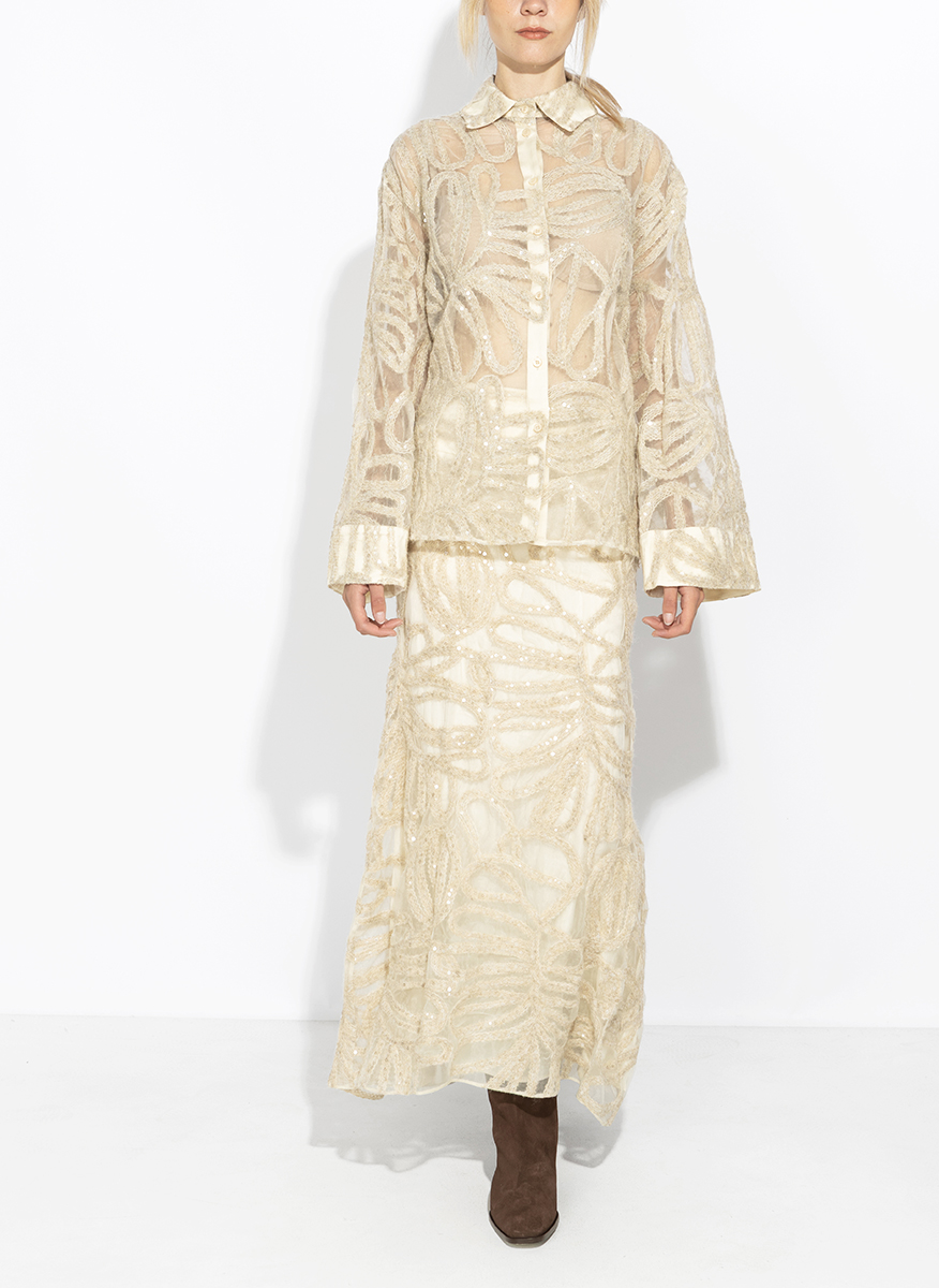 D.Exterior silk and lace skirt