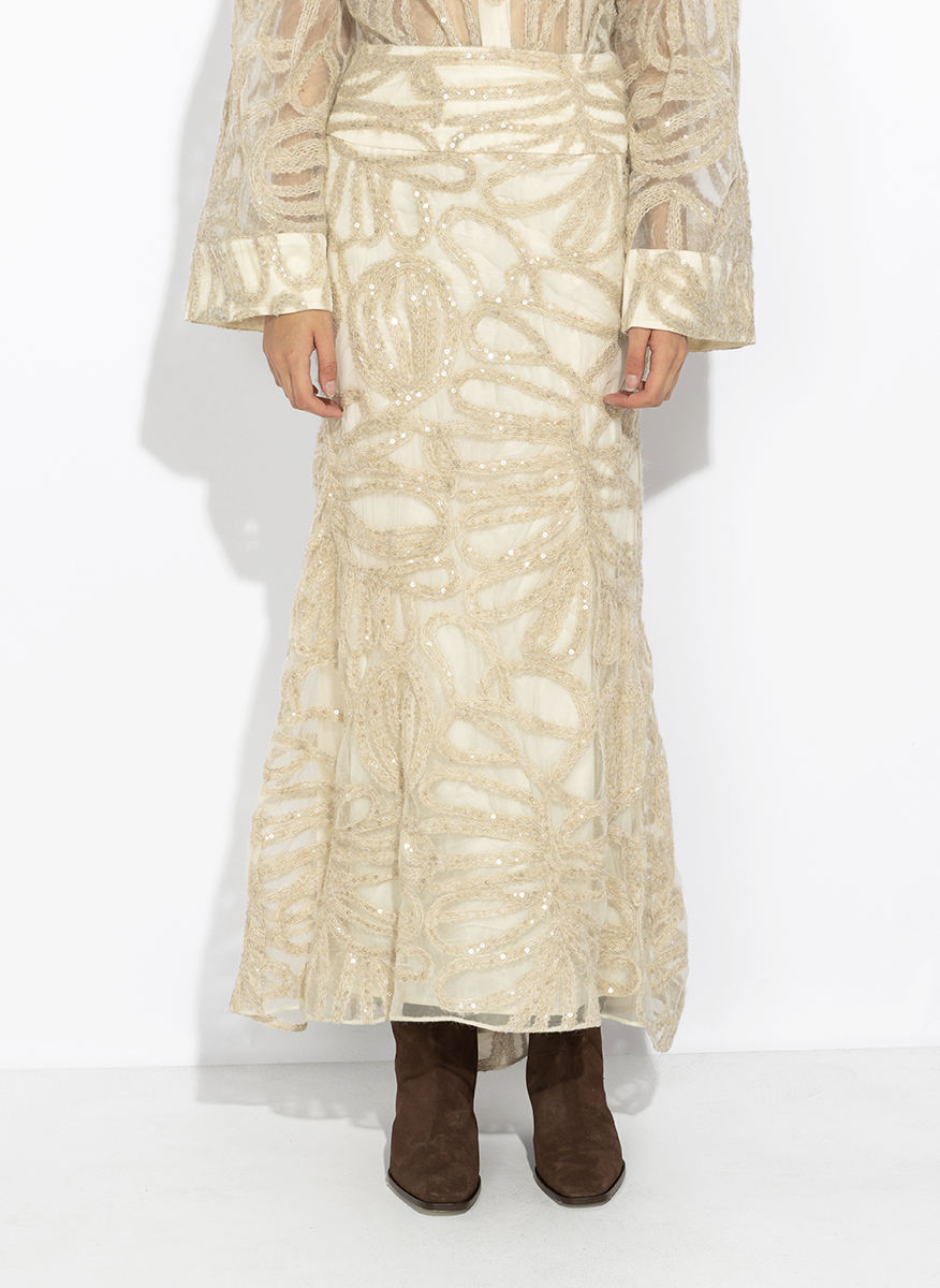 D.Exterior silk and lace skirt