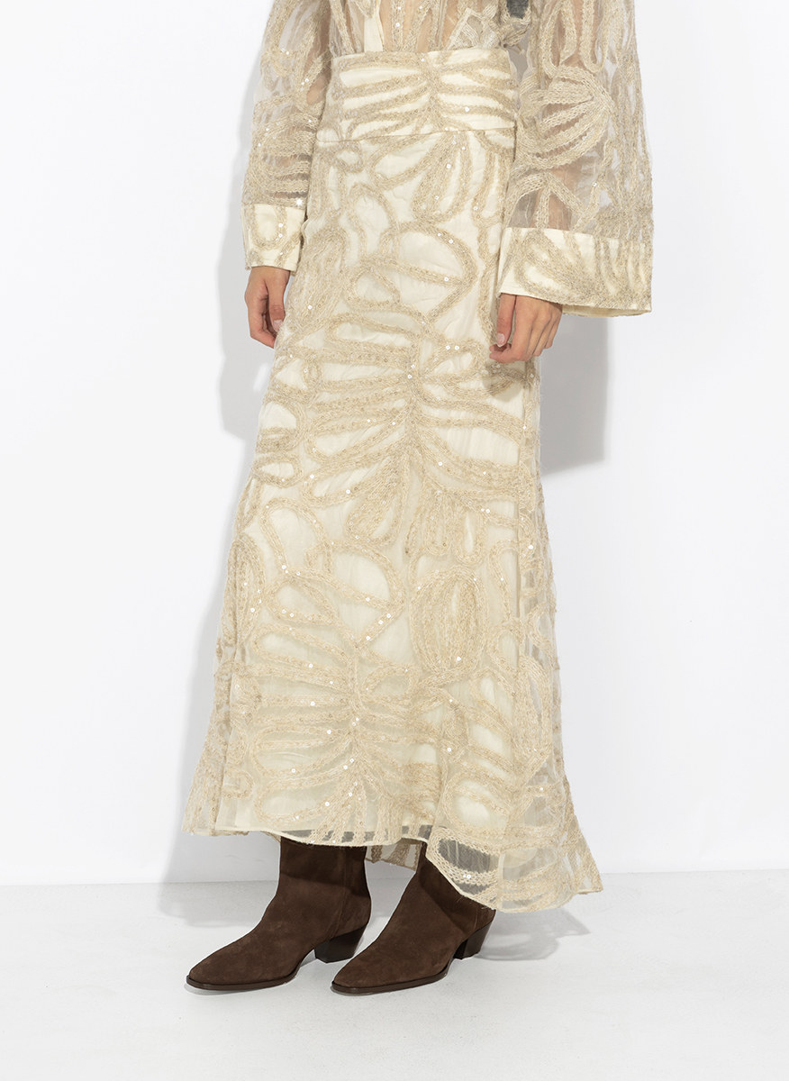 D.Exterior silk and lace skirt