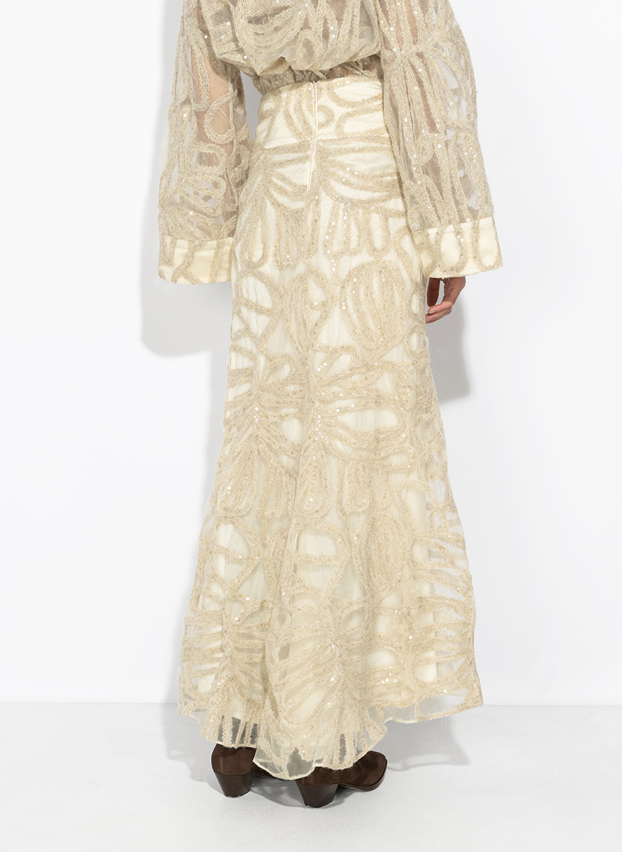 D.Exterior silk and lace skirt