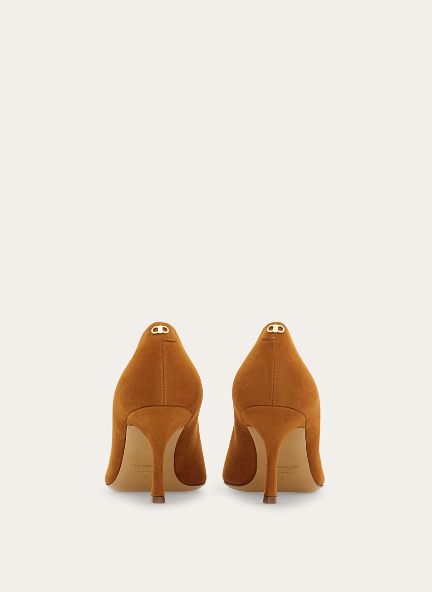 Велурени обувки на ток Ferragamo