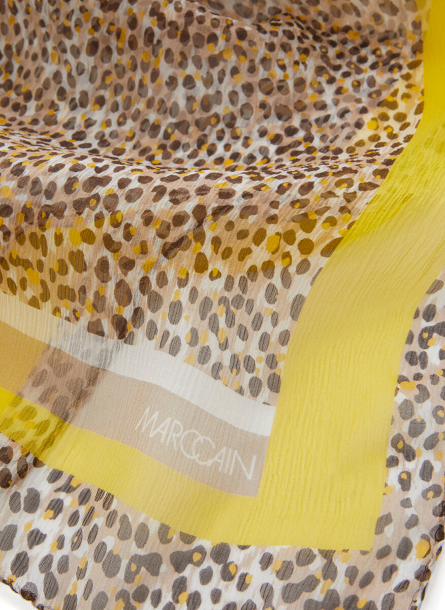 Анималистичен шал Marc Cain Collections