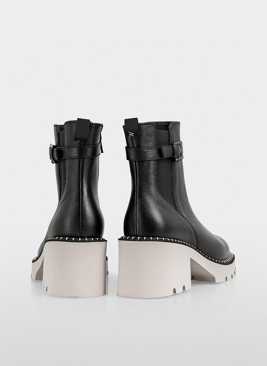 Боти с декоративни шевове Marc Cain Sports